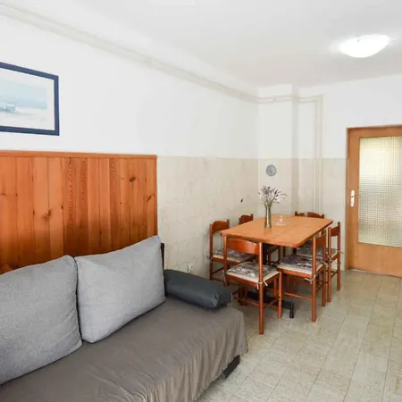 - Istrien 11045 Apartman