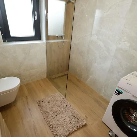 - Istrien 11045 Pjescana Uvala